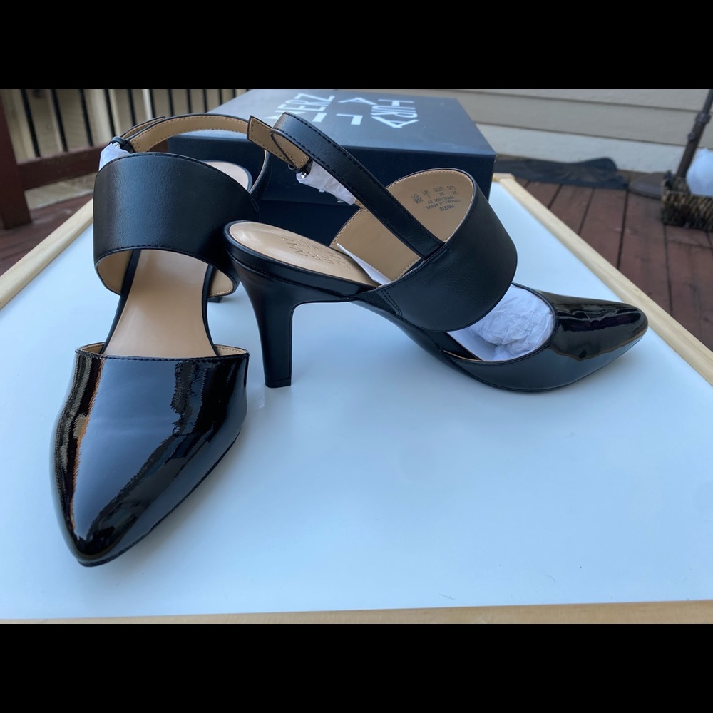 Brand new Naturalizer Eleana pump in black